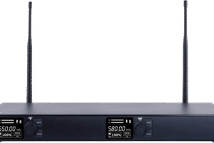 Receptor Inalámbrico Dual Canal Digital U-Band | 4 Bandas de Frecuencia (470-830 MHz) | Transmisión Digital pi/4-DQPSK | Pantalla TFT-LCD 2.2" | Anti-Interferencia con ID Code Pilot | Salidas Balanceadas y Desbalanceadas | Ecualizacion